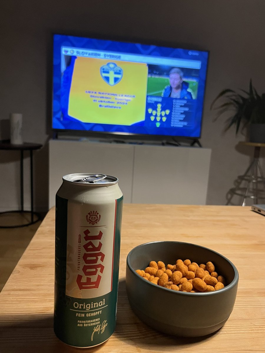 LoweCarlmark's tweet image. Framåt #GuloGulo