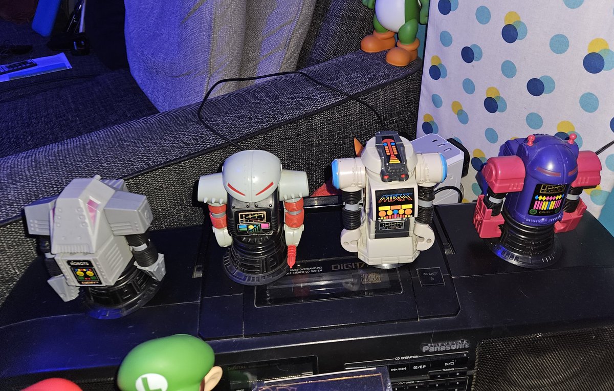 GeezerNerdy's tweet image. My Robo Force hanging out on my Panasonic boom box
#roboforce #toys #collectables #80s