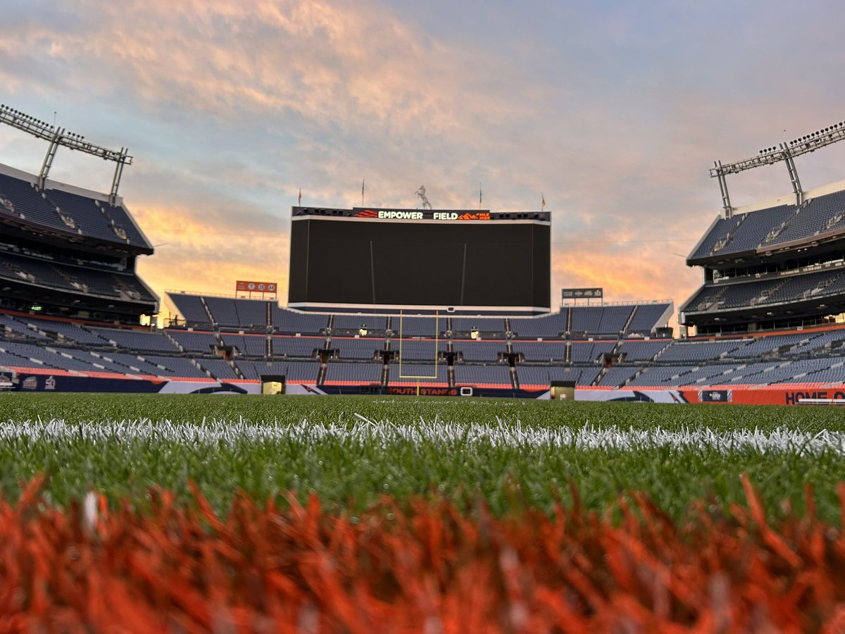 ChrisH5280's tweet image. The morning sunrise in #BroncosCountry did not disappoint! #Gameweek