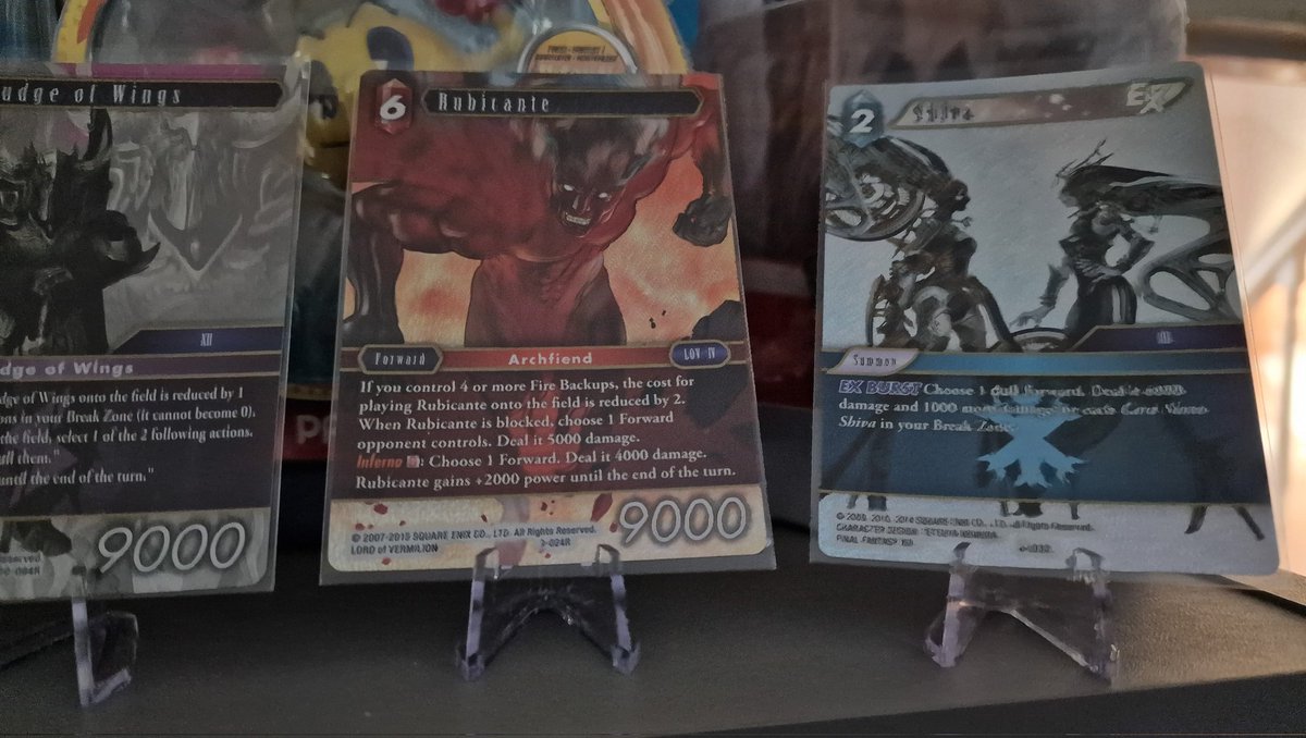 GamersPardise's tweet image. Little stands are also great for displaying trading cards

Here's a few of my final fantasy trading cards. Have over 250 of them

#FinalFantasy #TradingCards #gamesroom