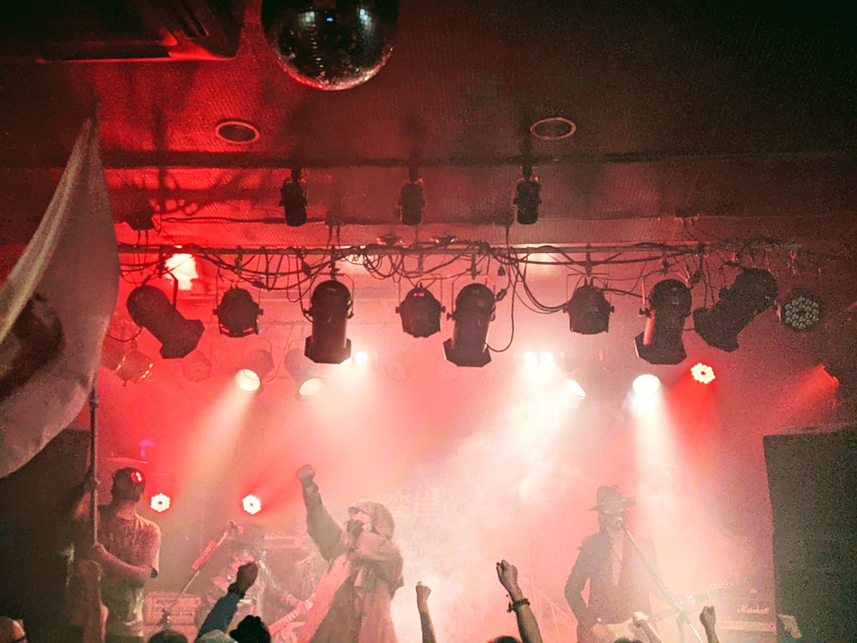 Thank you for all of you.
Rock'n'roll journey continues, forever....🎸🥁🎤