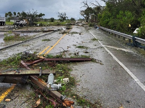 AASHTOsean's tweet photo. This week’s AASHTO Journal is out. Top stories: #StateDOTs Helping Florida in Wake of #HurricaneMilton; Helene-Hit State DOTs Get #FHWA Emergency Relief Funding. #transportation #storm #road #highway #roadway #infrastructure #construction @aashtospeaks https://t.co/9xbdwvoGsf https://t.co/e8K48WpmyU