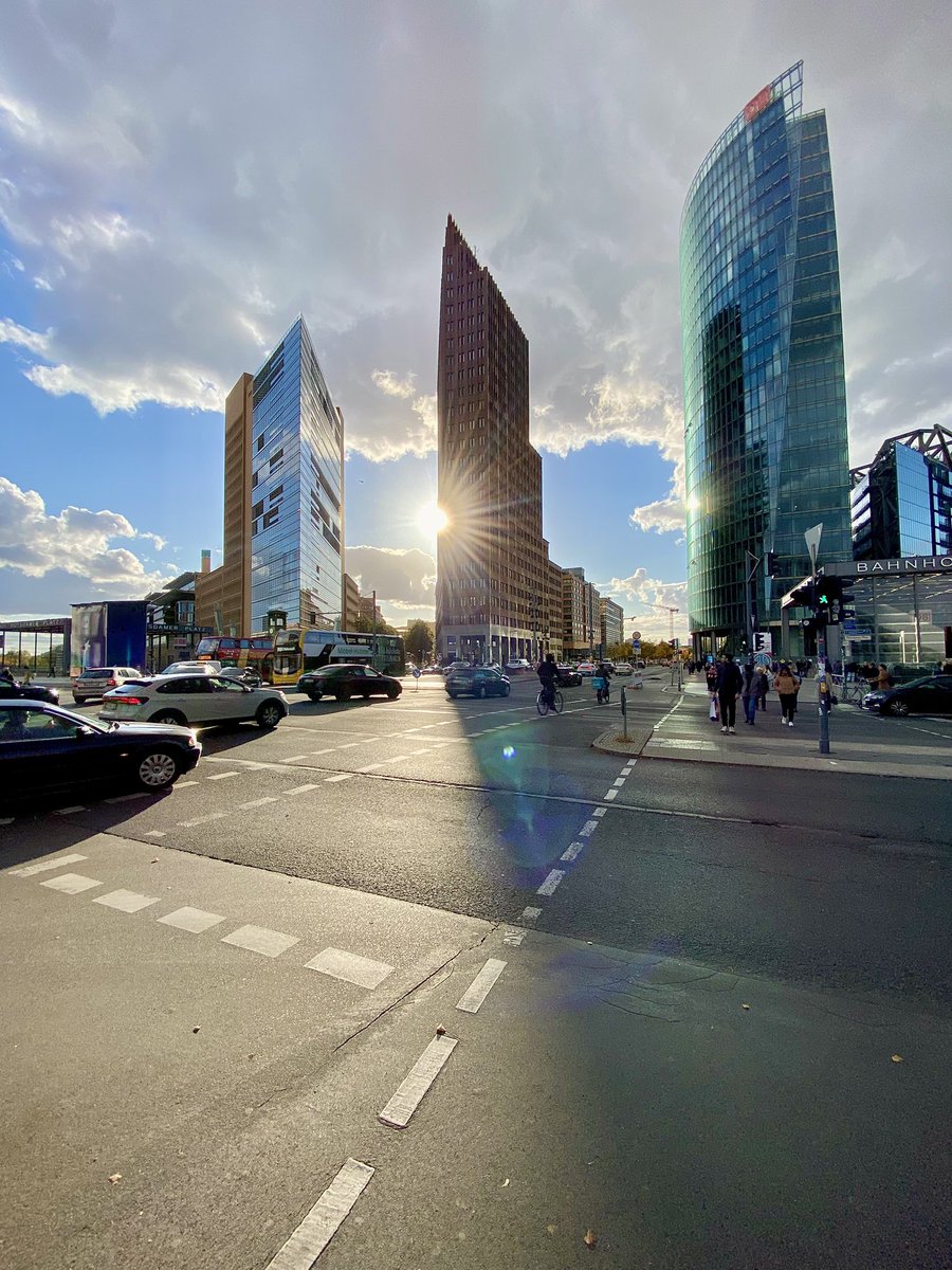 Paul91114's tweet photo. Greetings from #Berlin
#notrading https://t.co/QD5qGrHEa1