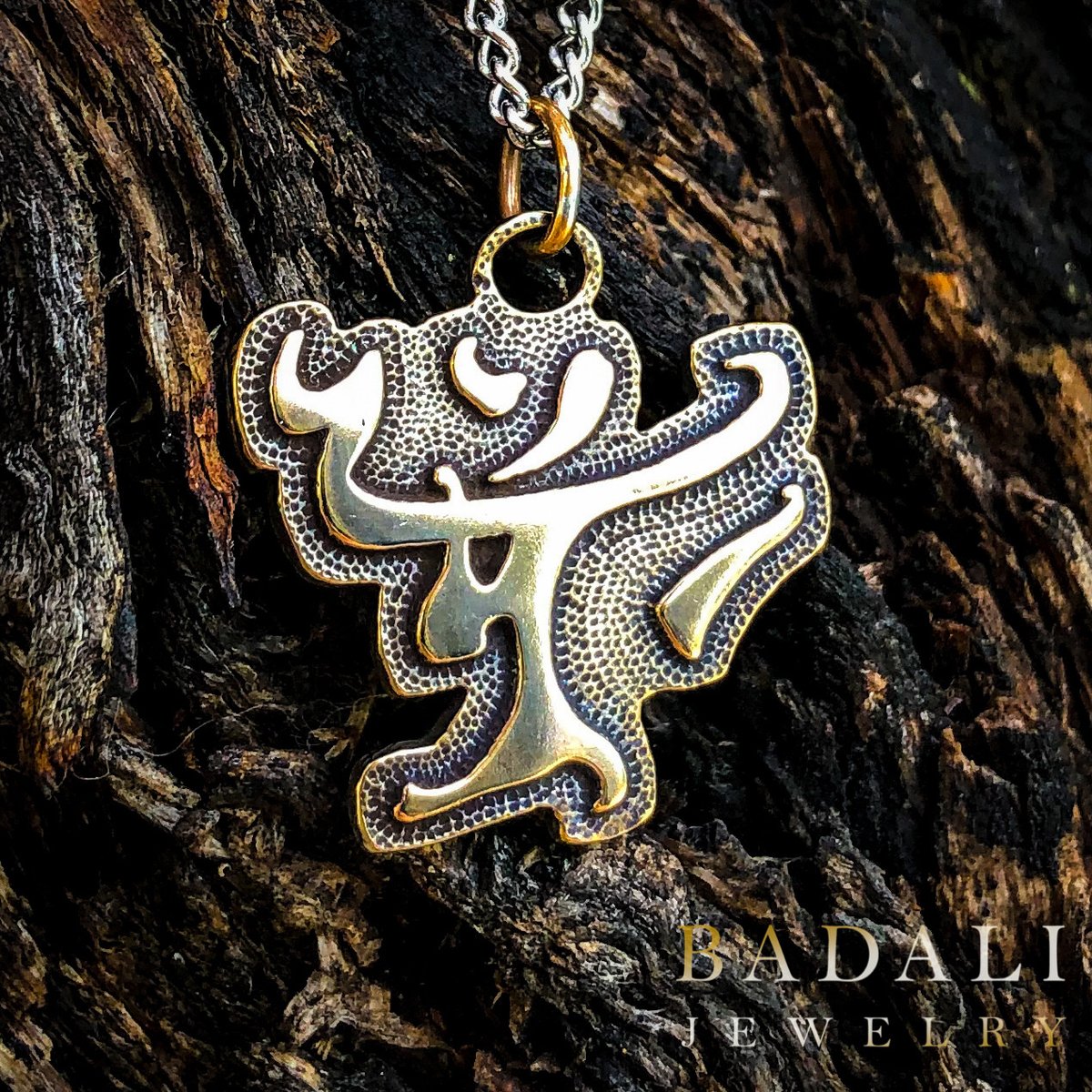 BadaliJewelry's tweet photo. All of our warded jewelry is handmade and available in solid sterling silver or bronze!
Official Demon Cycle Jewelry available at https://t.co/ZxGEogh9Th
@PVBrett #DemonCycle #TheDemonCycle #TheWardedMan #WardedMan https://t.co/hG2YZbzkGG