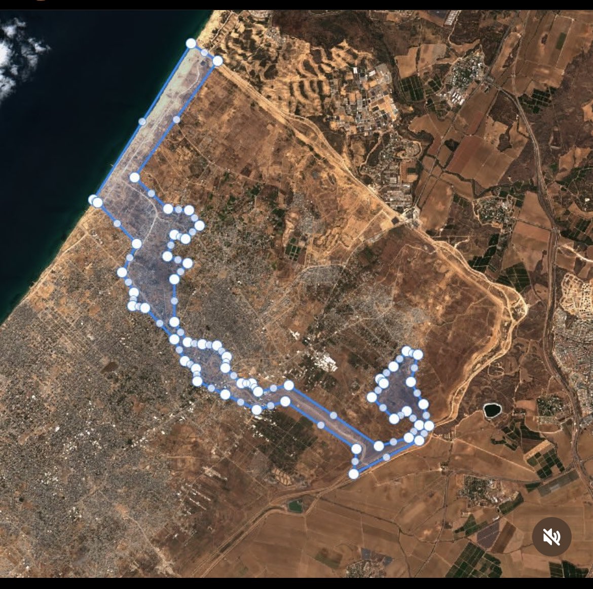 Satellite image of how the Israeli military is surrounding Jabalia north of Gaza (massacres have been relentless for more than a week and already one journalist has been killed and two injured, one of whom will never be able to walk again because of his injury).

Israel is
