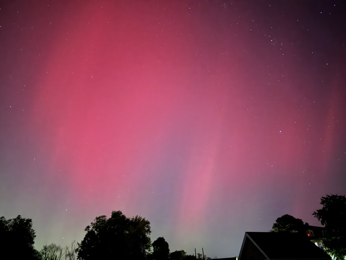 SerenaHopeSun's tweet photo. #AuroraBorealis #northernlights #Salem #Massachusetts 10pm &amp; 12am ET absolutely no filter no retouch . Just pure beauty https://t.co/JCnekOCQVz