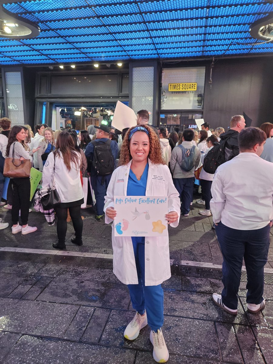 MontefioreNYC's tweet image. Happy #PAWeek! Thank you to our PAs for their dedication to delivering quality care to our community in #TheBronx.

Mariah Leroux, PA-C, attended PAs on the Plaza &amp;amp; visited @GMA to celebrate &amp;amp; raise awareness about the contributions of PAs in healthcare. #MonteProud @AAPAorg