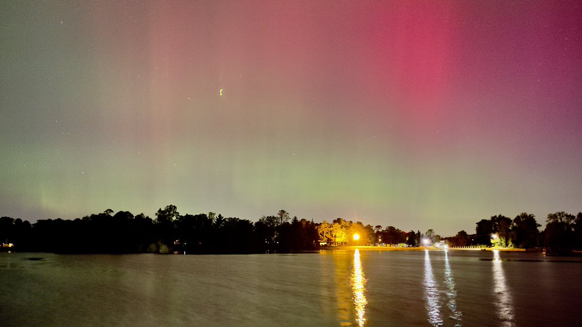 NJWeatherGuys's tweet photo. Last night’s Northern Lights did not disappoint!  Ocean County, NJ https://t.co/O0hpHzvD57