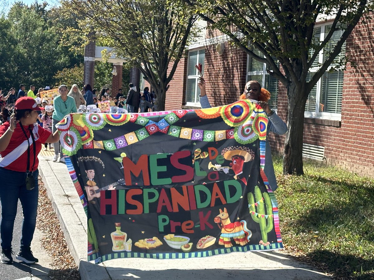 What a beautiful day for a parade celebrating Hispanic Heritage Month at Kemp Mill ES. ⁦<a href="/MCPS/">MCPS</a>⁩