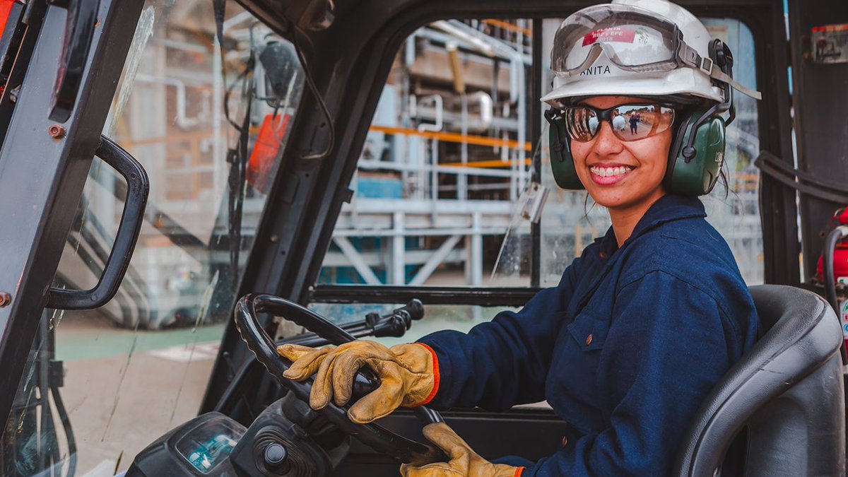 For students pursuing careers in skilled trades, the Dow Last Mile Fund is a resource to help you succeed. Eligible majors include Electrical, Mechanical, Process Technology, &amp; more. Apply now to receive financial assistance for your educational progress. buff.ly/3WZPtq0