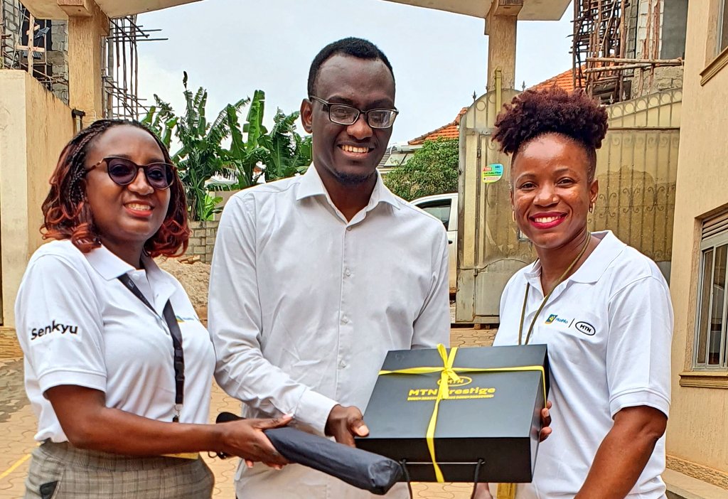 kiyagaedwin's tweet photo. Wow, @mtnug knows how to make a customer feel valued! 
Huge thanks to @KiberuSarah and the team for the wonderful surprise.

 If you're looking for super fast internet that never lets you down, get MTN Fibre.

 I'm on year two with zero issues. 😉 60Mbps for 130k is perfect for most homes and 200Mbps for demanding content creators.
