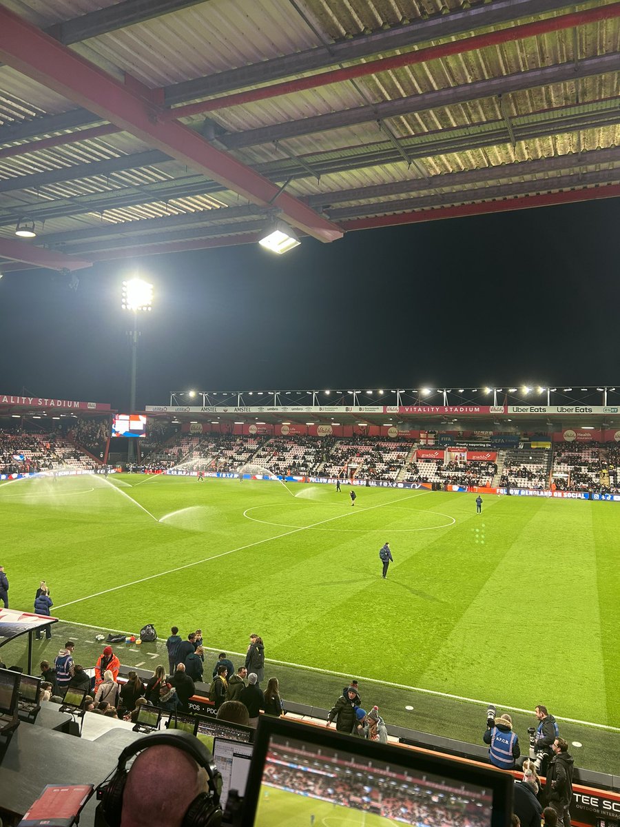 Pleasure to be at the Vitality this evening for England U21’s vs Ukraine U21’s in a Group F Euro Qualifier🏴󠁧󠁢󠁥󠁮󠁧󠁿🇺🇦

Match updates to come✍️

On a personal note, it is a very special moment for me reporting on one of my best mates games for the first time🙏