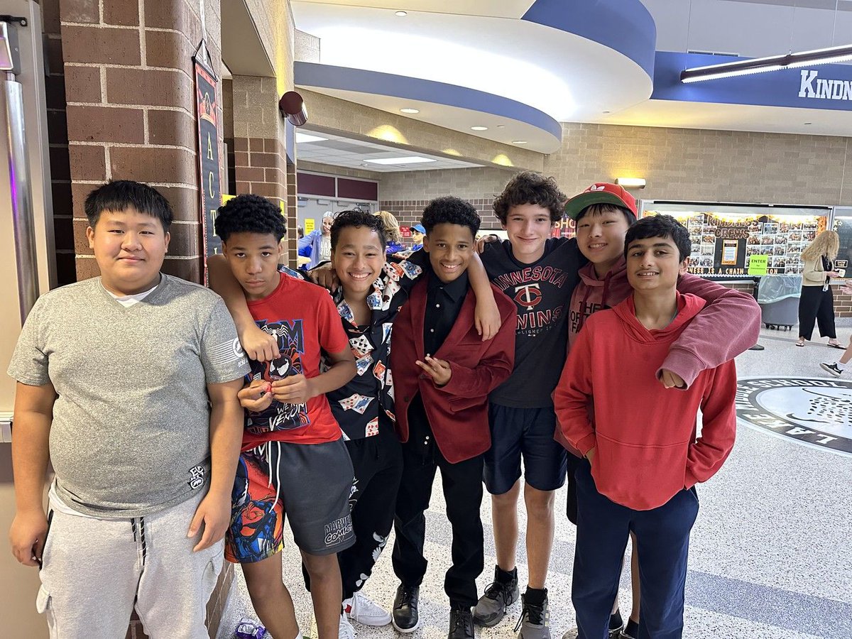 Last night's Glitz Gala was SO MUCH FUN! Kudos to our Student Council for planning and implementing such a great school dance! Big THANKS to Lake PTA for sponsoring the DJ and raffle prizes for this event! #WeAreLAKE