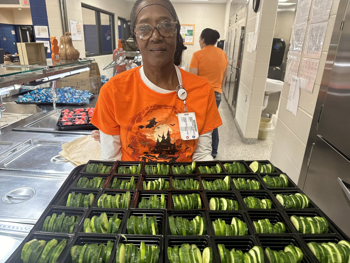FeedBISD's tweet photo. We’re diving into @TexasDeptofAg Farm Fresh Challenge with locally-grown cucumbers! Our amazing team has partnered with The Fredericksburg Peach Company in Pleasanton, TX to bring the freshest, crunchiest cucumbers to our student’s trays. 

#FarmFreshChallenge #TexasFarmFresh https://t.co/55z83l52vs