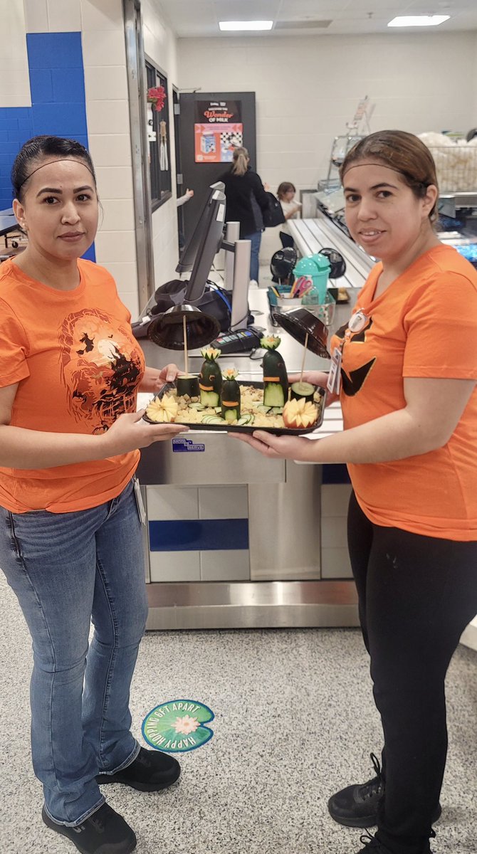FeedBISD's tweet photo. We’re diving into @TexasDeptofAg Farm Fresh Challenge with locally-grown cucumbers! Our amazing team has partnered with The Fredericksburg Peach Company in Pleasanton, TX to bring the freshest, crunchiest cucumbers to our student’s trays. 

#FarmFreshChallenge #TexasFarmFresh https://t.co/55z83l52vs