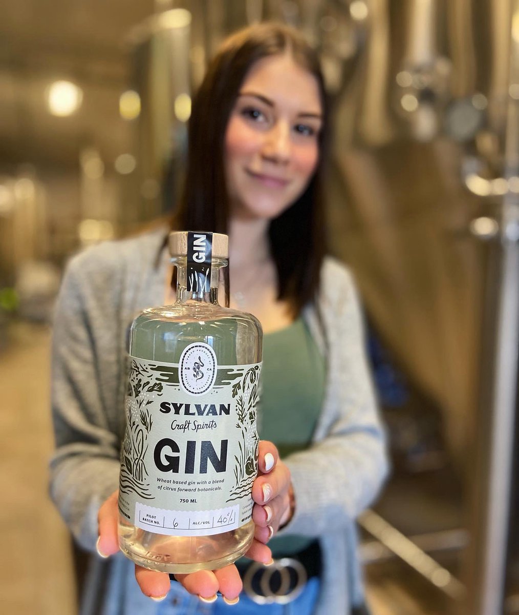 SLcraftspirits's tweet photo. Try a sample of our locally crafted Gin in the @snakelakebrewco taproom today! 🌾🍸🌊
.
.
.
#craftdistilling #sylvanlake #alberta #gin #distilling #distillery #albertamade #drinklocal #drinkalberta #sylvancraftspirits #workharddrinkeasy https://t.co/wtw4TePYJo