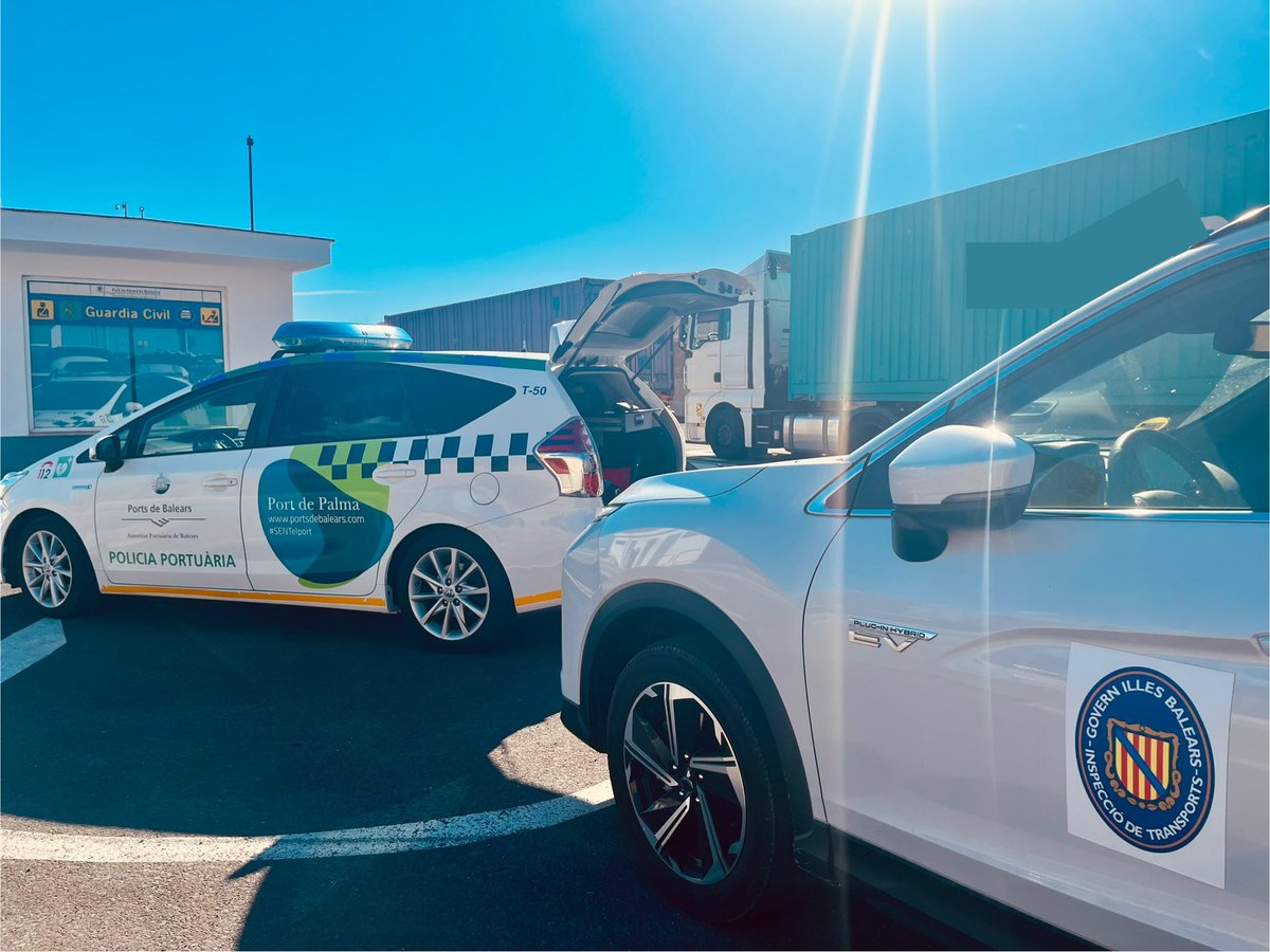 PoliciAPB_SPPLB's tweet image. En control rutinario 🚓🚧 se ha localizado, entre otras infracciones, a dos choferes de 🚛 sin permiso de conducir válido, en situación irregular en España e infracciones de transportes

👉Denunciados📝
👉Inmovilizados🚚 
👉Instruidas diligencias

#PoliciaPortuaria #SeguridadVial