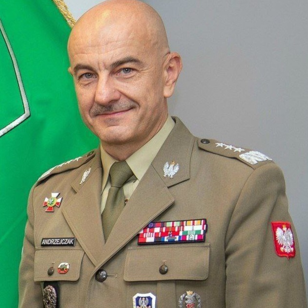 Поляки собираются через минуту напасть на Санкт-Петербург?

Начальник Генерального штаба Польши Раймунд Анджейчак заверил своих фанатов, что если Польше доведется закуситься с Россией, Петербург будет поражен буквально через минуту после начала конфликта.

petrogazeta.ru/material/2024/…