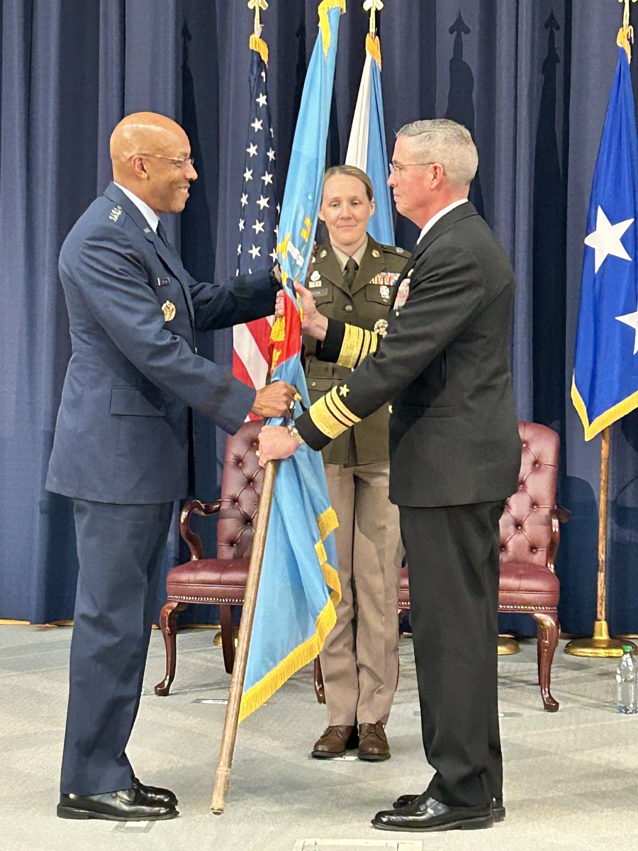 NL Defense Attaché - USA (@nldefatusa) on Twitter photo Today LTGEN Mike Plehn handed over the presidency of the National Defense University to VADM Peter Garvin. GEN Brown, CJCS was present and made some personal notes to them. <a href="/NLintheUSA/">Netherlands Embassy in the US 🇳🇱🇺🇸</a> Today LTGEN Mike Plehn handed over the presidency of the National Defense University to VADM Peter Garvin. GEN Brown, CJCS was present and made some personal notes to them. <a href="/NLintheUSA/">Netherlands Embassy in the US 🇳🇱🇺🇸</a>