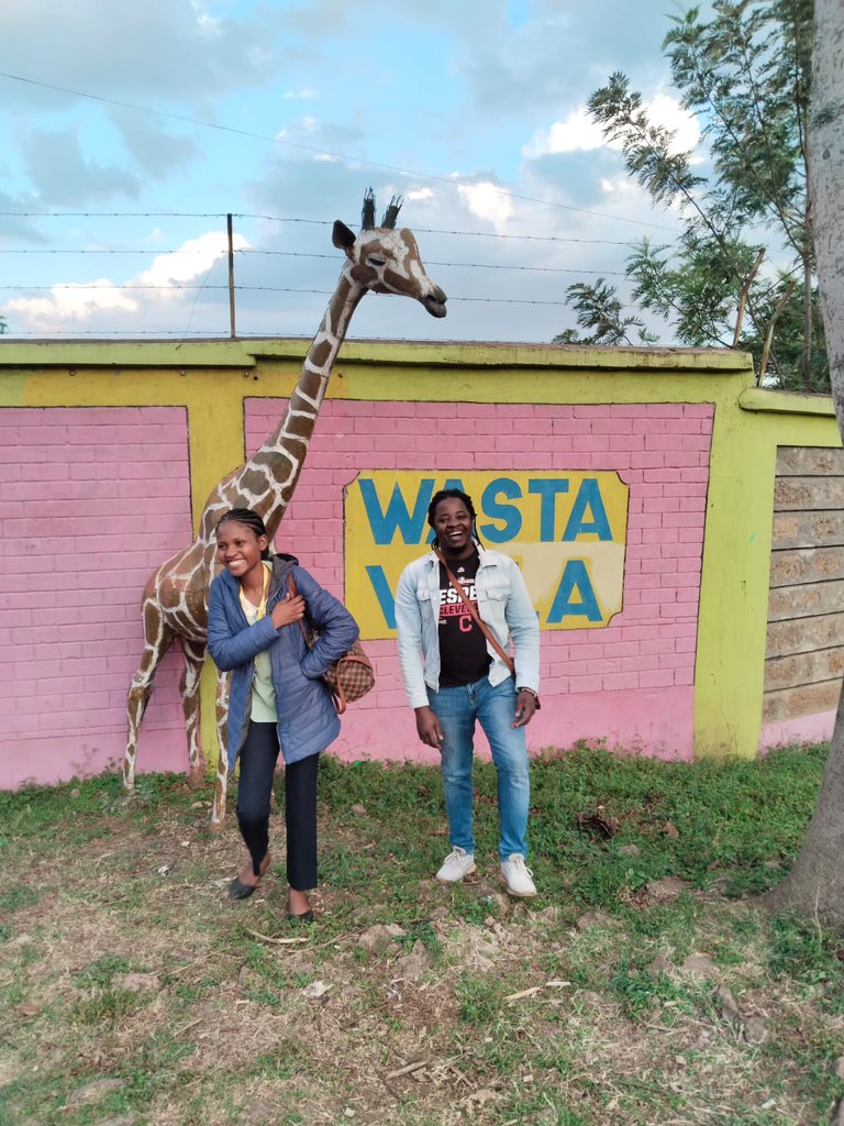 Wawakilishi wetu <a href="/renish_matano/">Renish Matano</a>  na <a href="/Sabion_Osore/">Osore Sabion</a> wakitishiwa na twiga aliyechongwa😂 bure kabisa.