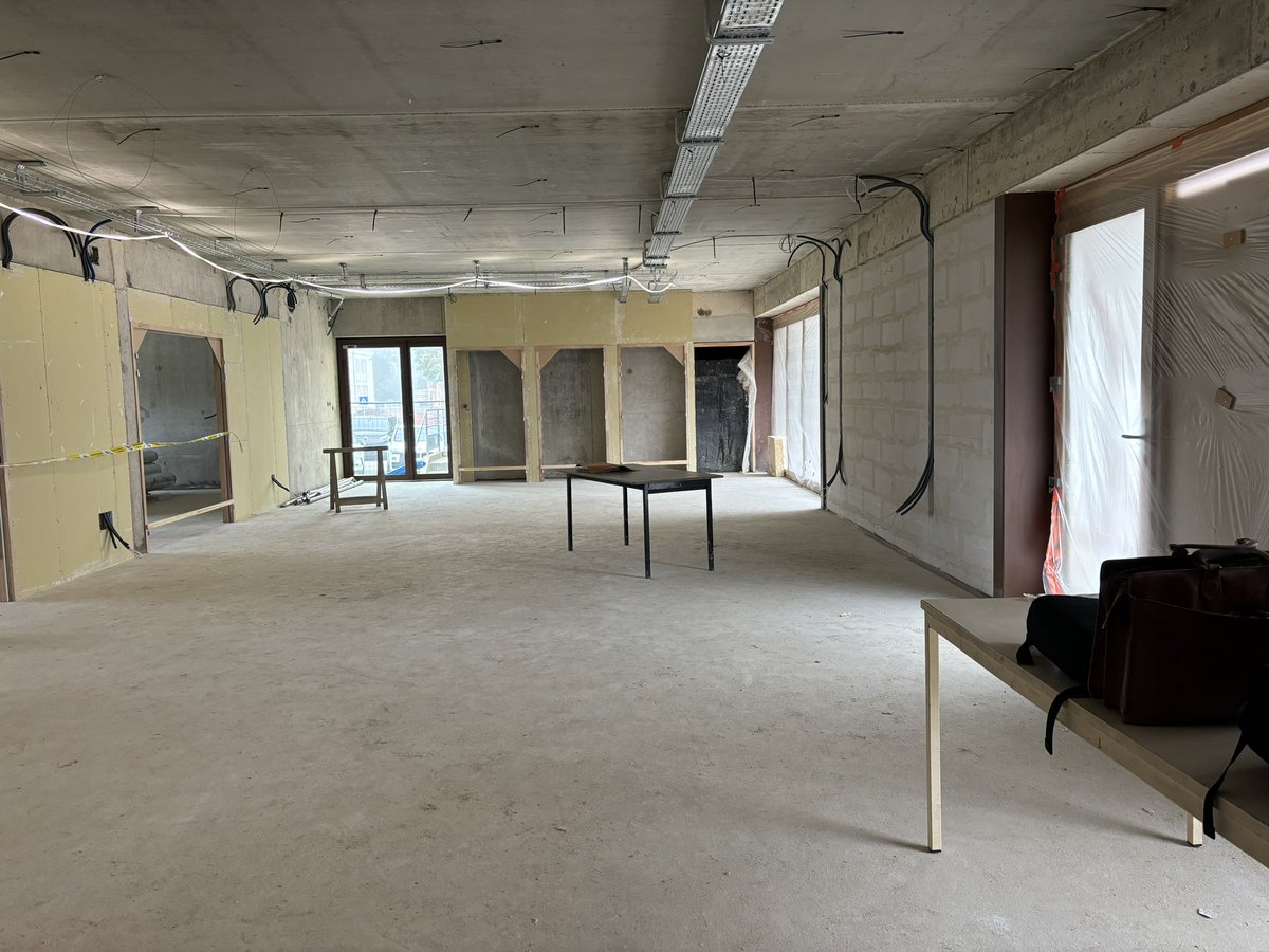 DaugeValerie's tweet photo. 👷🏻‍♀️Visite du chantier de la #DGAS. Le @departement86 se distingue par la création de l'Espace Vienne Autonomie pour favoriser le #BienVieillir à domicile.Ce dispositif pionnier propose des conseils sur les solutions techniques, technologiques, domotiques, adaptation du #logement https://t.co/s92aLOkO3V