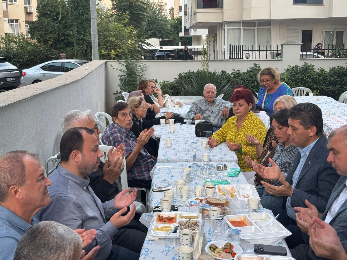 İl Yönetim Kurulu Üyemiz Şule Kaya’nın vefat eden  halası Kadriye Nilhan Yıldız için taziye ziyaretinde bulunduk. Merhumeye Allah’tan rahmet, yakınlarına ve ailesine başsağlığı diliyorum.