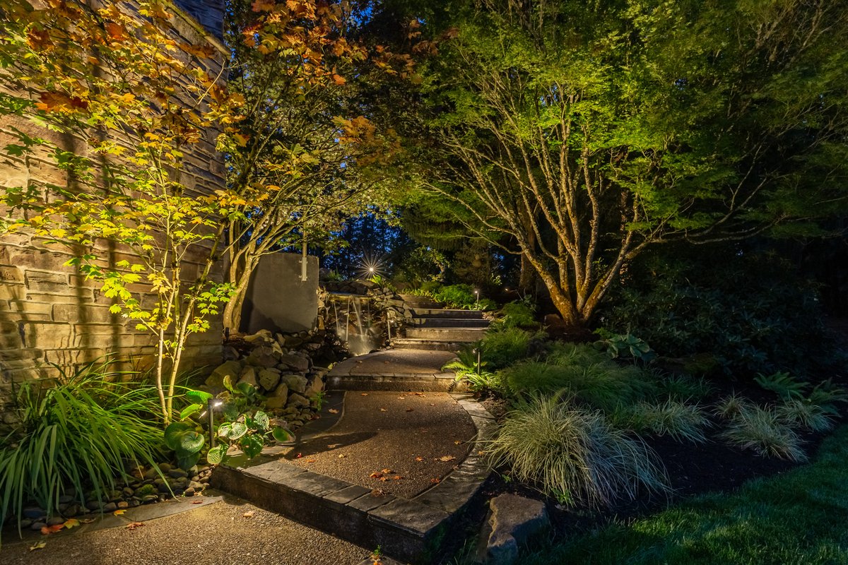 OR_Outdoor's tweet image. Same area - Different times of the evening

#landscapelighting #outdoorlighting #pathlighting #luxuryhomes #outdoorliving #pnwlife