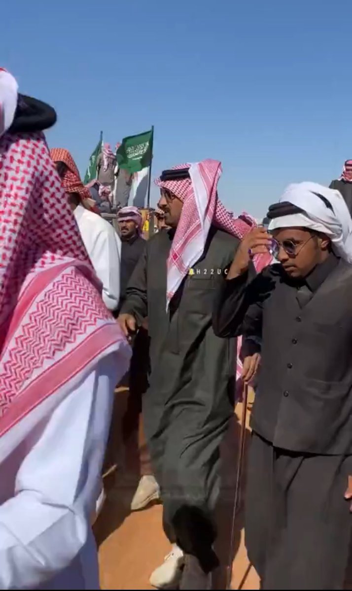 Almstafk's tweet photo. مع عمير ماسك رسن الروحول 
ومع الدبوس في المراح يحلاق 
ومع الشرافي يمشي جنب الرحول 
وين النجاز اللي سوها https://t.co/K3EXOpvyRg