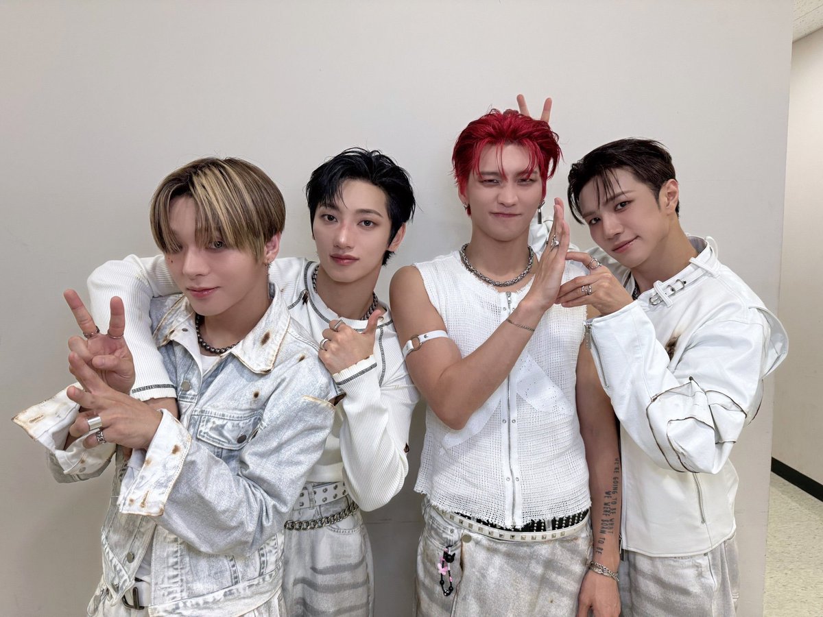 Hanapop_oficial's tweet photo. 🇰🇷 ¡Felicidades a los chicos de #VANNER por ganar su primer premio en un programa musical para su canción #Automatic! 🏆🎉

Conoce más noticias en 👉 https://t.co/tJv2Sq0ij4 

#HanaPOP🌸 #Automatic1stWin #VANNER1stWin #뮤직뱅크_1위_Automatic #VANNER_1st_Win #Automatic_1st_Win https://t.co/5rmSjRRXkj
