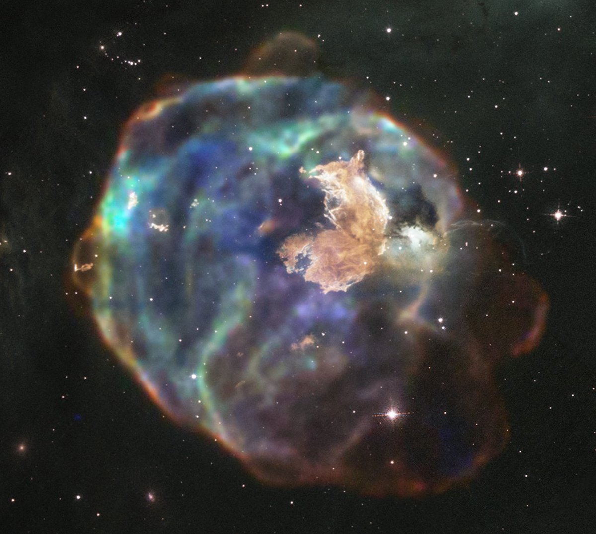 chandraxray's tweet photo. Supernova remnant N63A is what remains of an exploded star ~50 times more massive than our Sun. Such massive stars have strong stellar winds that can clear away nearby matter, forming huge wind-blown bubbles. The N63A star is thought to have exploded inside one of these bubbles. https://t.co/BCvDFfVhcK