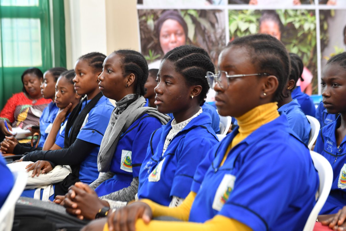 unicefcameroon's tweet photo. The closing ceremony of the national campaign against child sexual violence was held today at Lycée Leclerc, Yaoundé. @NPerraultUNICEF  highlighted the challenges faced by adolescent girls, including school dropout, early pregnancies, early marriages, and violence.
#IDG2024 https://t.co/9Q1FFtQ0XF