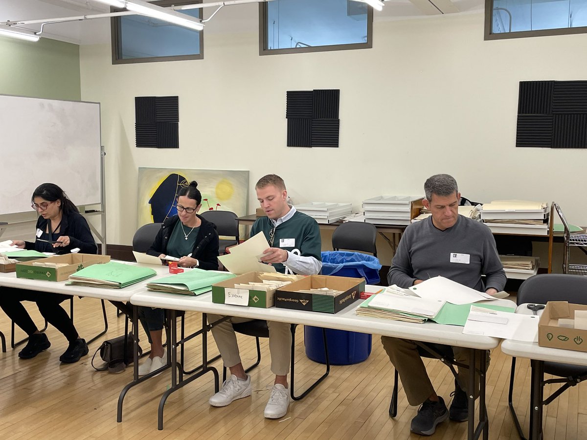 WeDigBio's tweet photo. More #WeDigBio fun: volunteers from @NorthernTrust helped out at the @FieldMuseum today, preparing 1000s of herbarium specimens for curation and identifying fauna in pictures & videos to assist biodiversity research!
@iDigBio #communityscience #achievinggreatertogether https://t.co/65WNIrUyoE