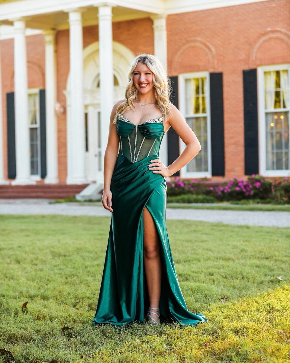 It’s HOMECOMING in Alma, AR! The volleyball program is so proud to be well represented on the homecoming court. Homecoming Queen, Vivian Beneux, senior maid, Ashtyn Carmack, and junior maid, Breella Hughes  - you are stunning! ✨✨✨#only1airedale
