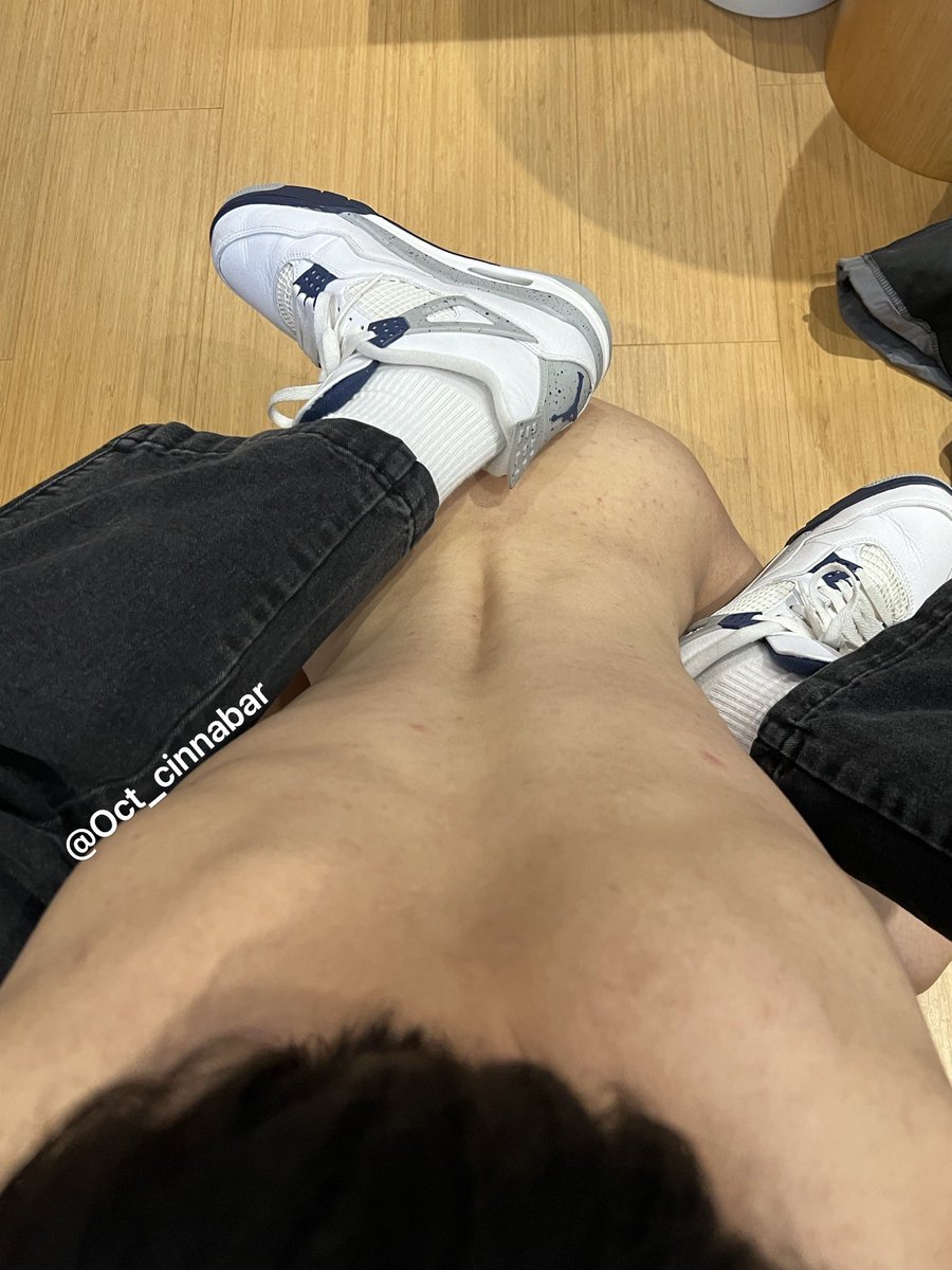贱贱的可爱小狗 鞋底刷的很干净