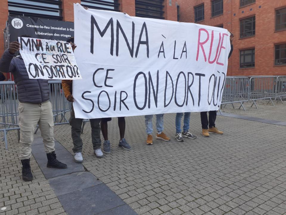 Nous soutenons les mineurs non accompagnés et l'association <a href="/Utopia_56/">Utopia 56</a>. Cette situation n'est pas acceptable.

Nous serons présent·es à l'Hopen Source demain pour l'exposition qui leur est consacrée de 15h à 18h.
