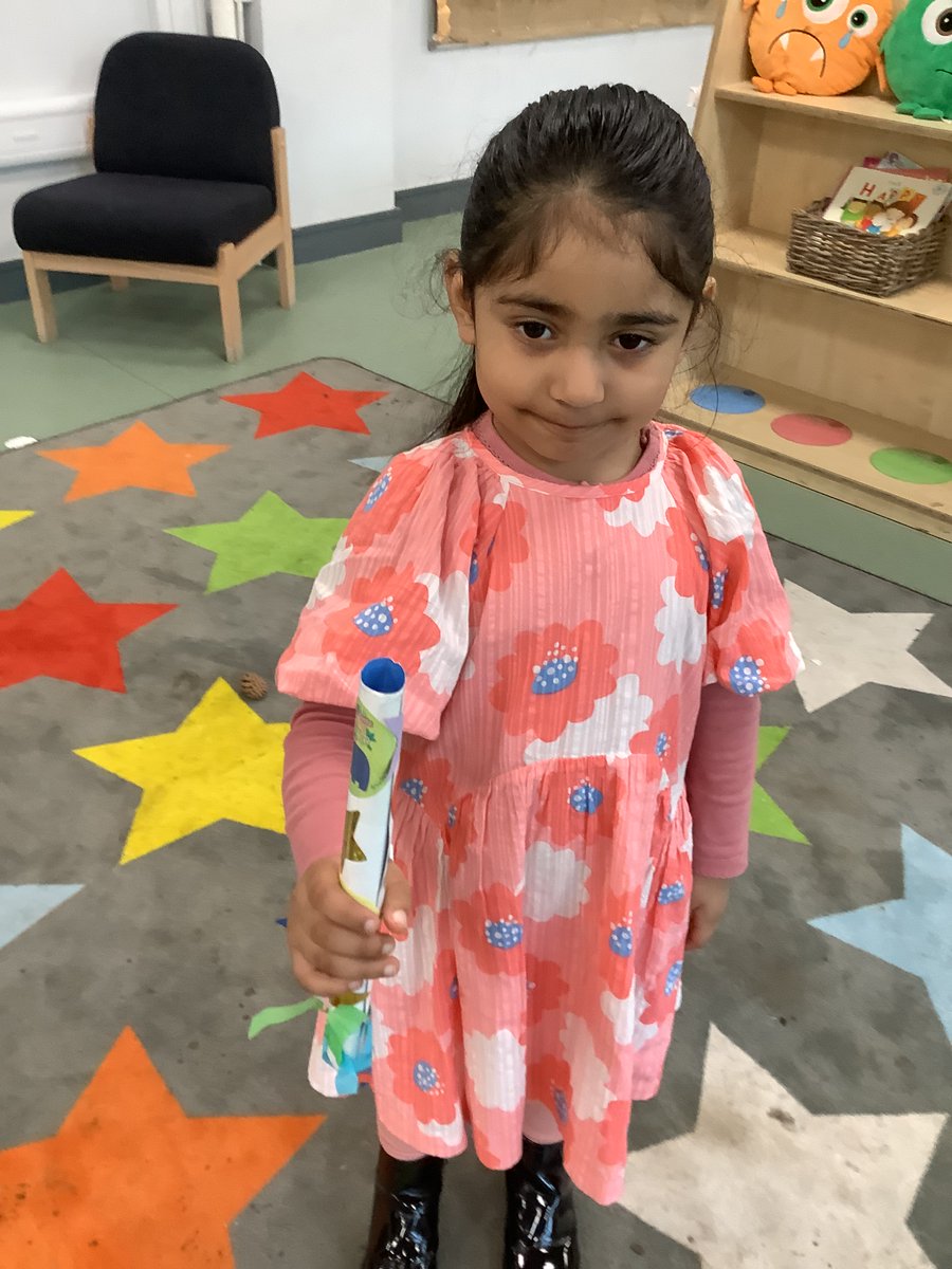TinsleyMeadows's tweet photo. We've had another great week in Moonstones (FS1)! 🤩

We've enjoyed dressing up, explored and created with sand, paint and dough and celebrated another birthday! 🥳😃

Well done, everyone! ⭐️ https://t.co/ECCQr13a6M