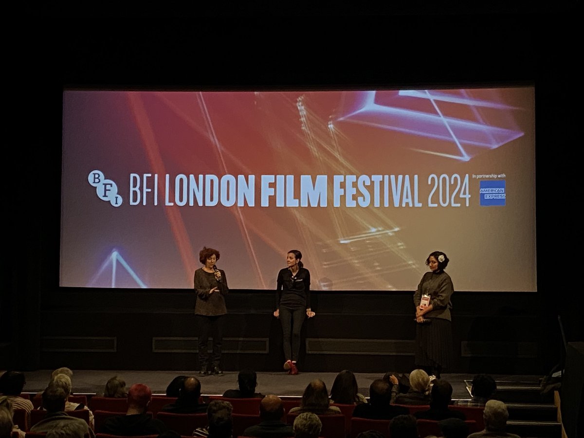 AinhoaParedesUK's tweet photo. 🇬🇧 La película @SoyNevenka ha llegado a #Londres. El público ha tenido la suerte de poder escuchar a Icíar Bollaín y a Nevenka Fernández. Sala llena por segundo día consecutivo y muchos aplausos 👏🏻👏🏻👏🏻 #IamNevenka #cinema 🎞️ #London #LFF #SoyNevenka @BFI #LFF2024 🎦 https://t.co/lqMtG1KSx5