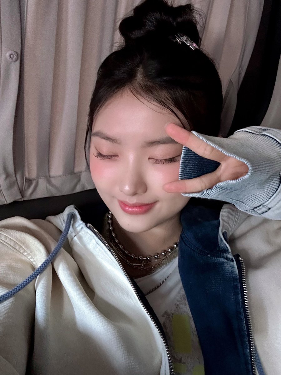 KellyBrasiI's tweet photo. 📸 | FOFINHA! Fotos postadas pela Kelly no 🫧.

#켈리 #KELLY #배드빌런 #BADVILLAIN https://t.co/WxLFQZ3i0g