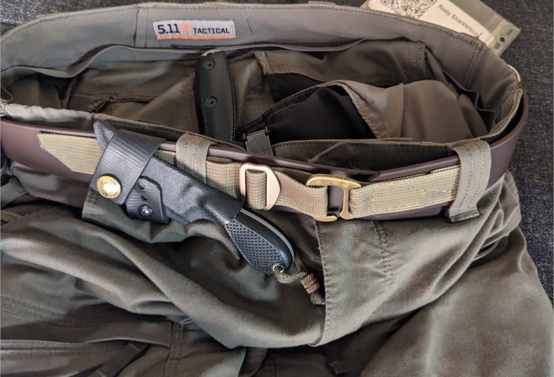 TheFeatureKreep's tweet photo. Forgot my old TAD Nexus belt with the TSA so I had to make a new one. As much as I like the idea of leather I've come to like the consistency and moisture resistance of biothane. It's also easier to sew with if you don't have leather working experience. https://t.co/PPFRxL6xXi