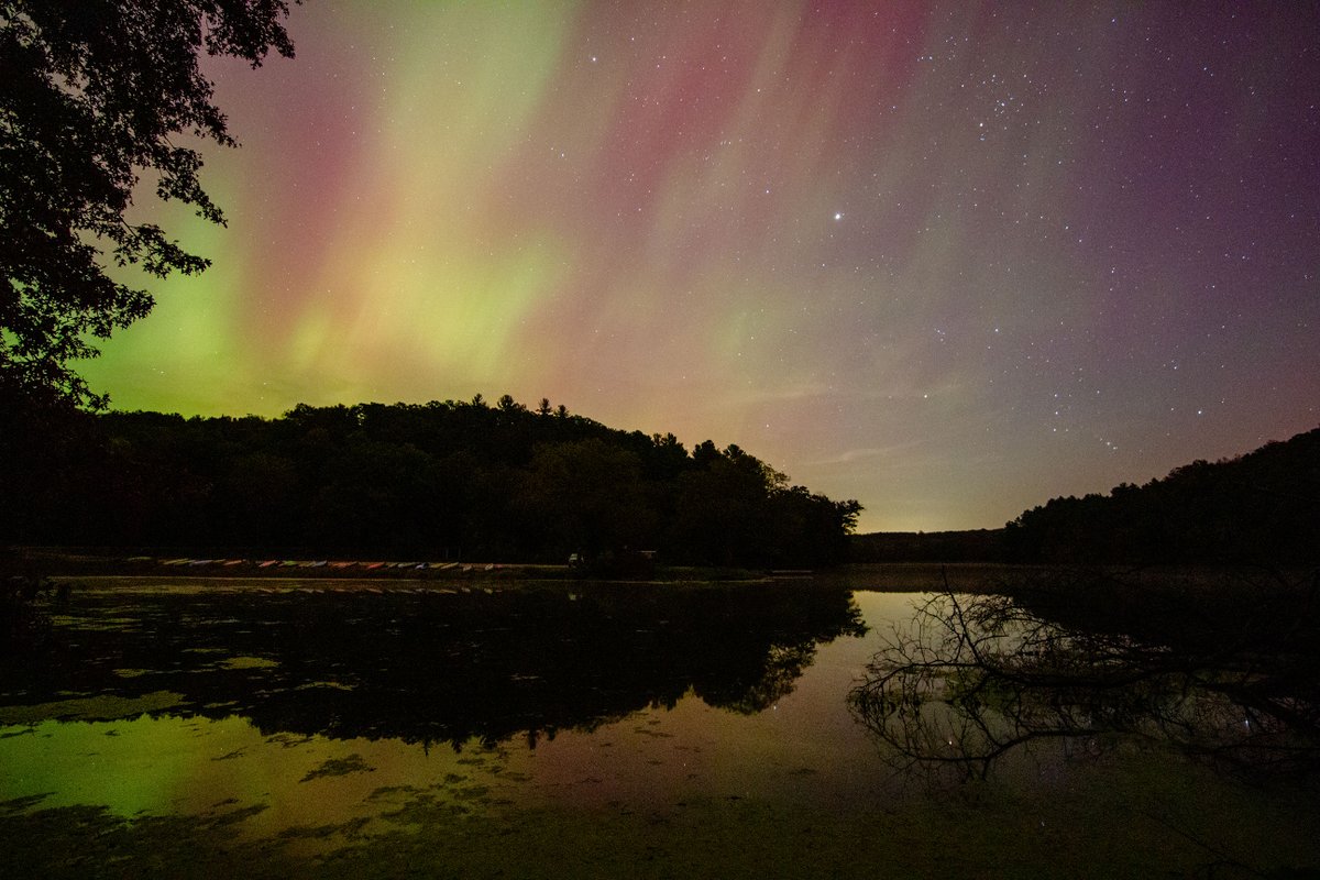 GalaxySimImran's tweet photo. Some more photos of the #northernlights from dark skies in Wisconsin https://t.co/aLXAWi7lV0