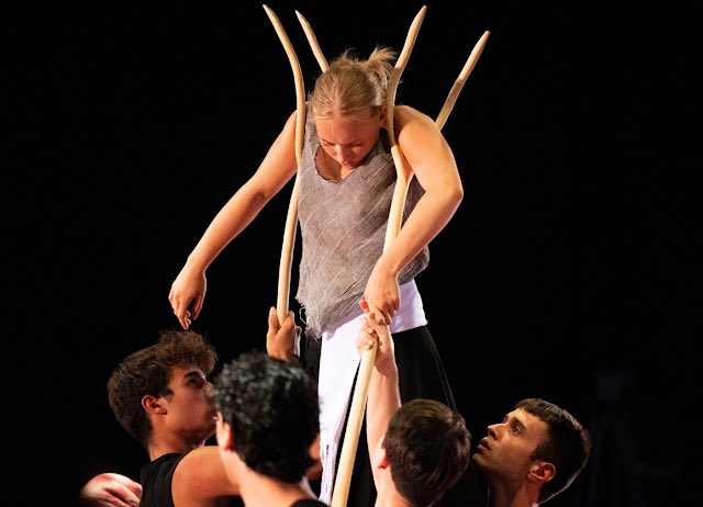escenadememoria's tweet photo. Espero que hàgiu vist avui Biterna #ITDANSA @institutteatre @FMediterrania @dansaneu i desitjo que hàgiu gaudit com ho vaig fer jo aquest estiu:
https://t.co/iiyb16PmaB https://t.co/33d32lsY2s