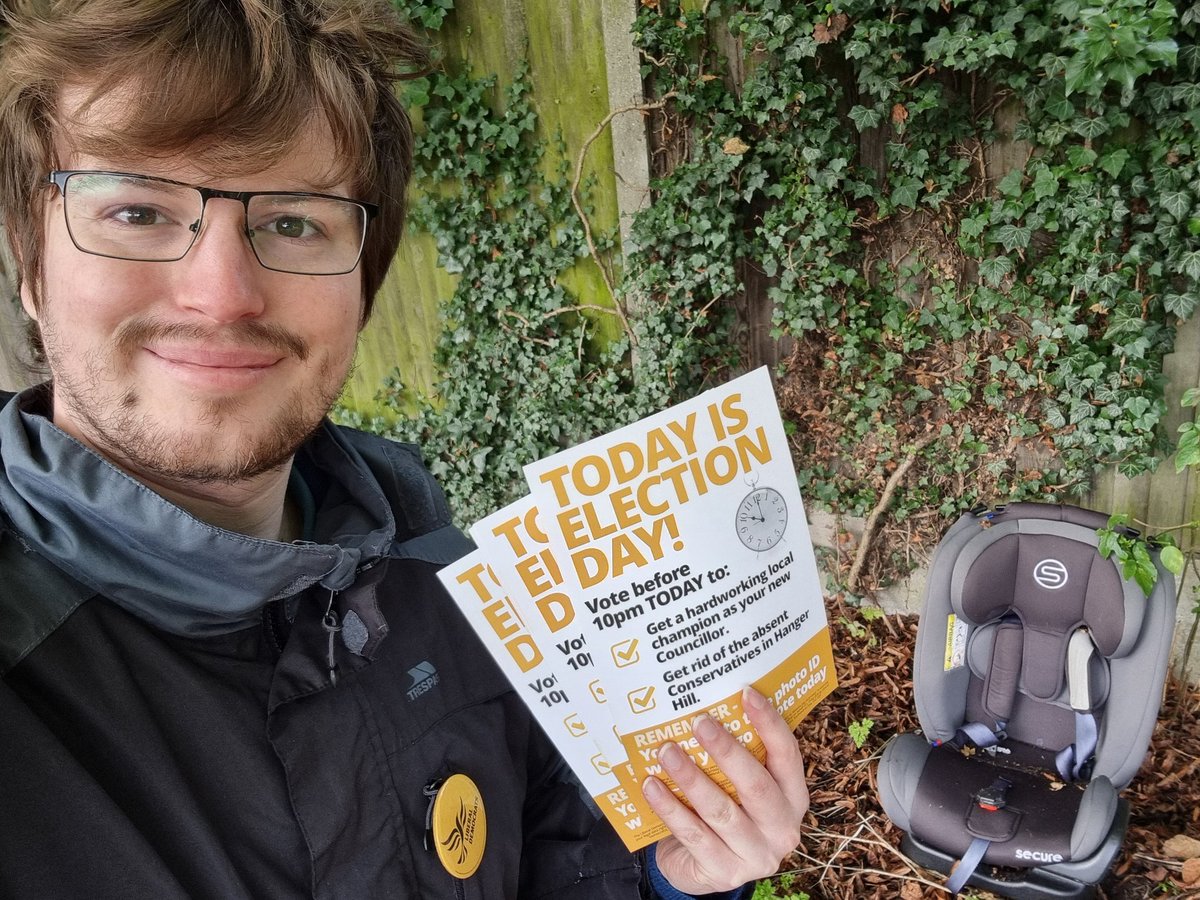 Canvassing residents and reporting flytipping yesterday in #HangerHill ward. Delighted to see <a href="/Oxley9Jonathan/">Jonathan Oxley</a> elected for the #LiberalDemocrats!