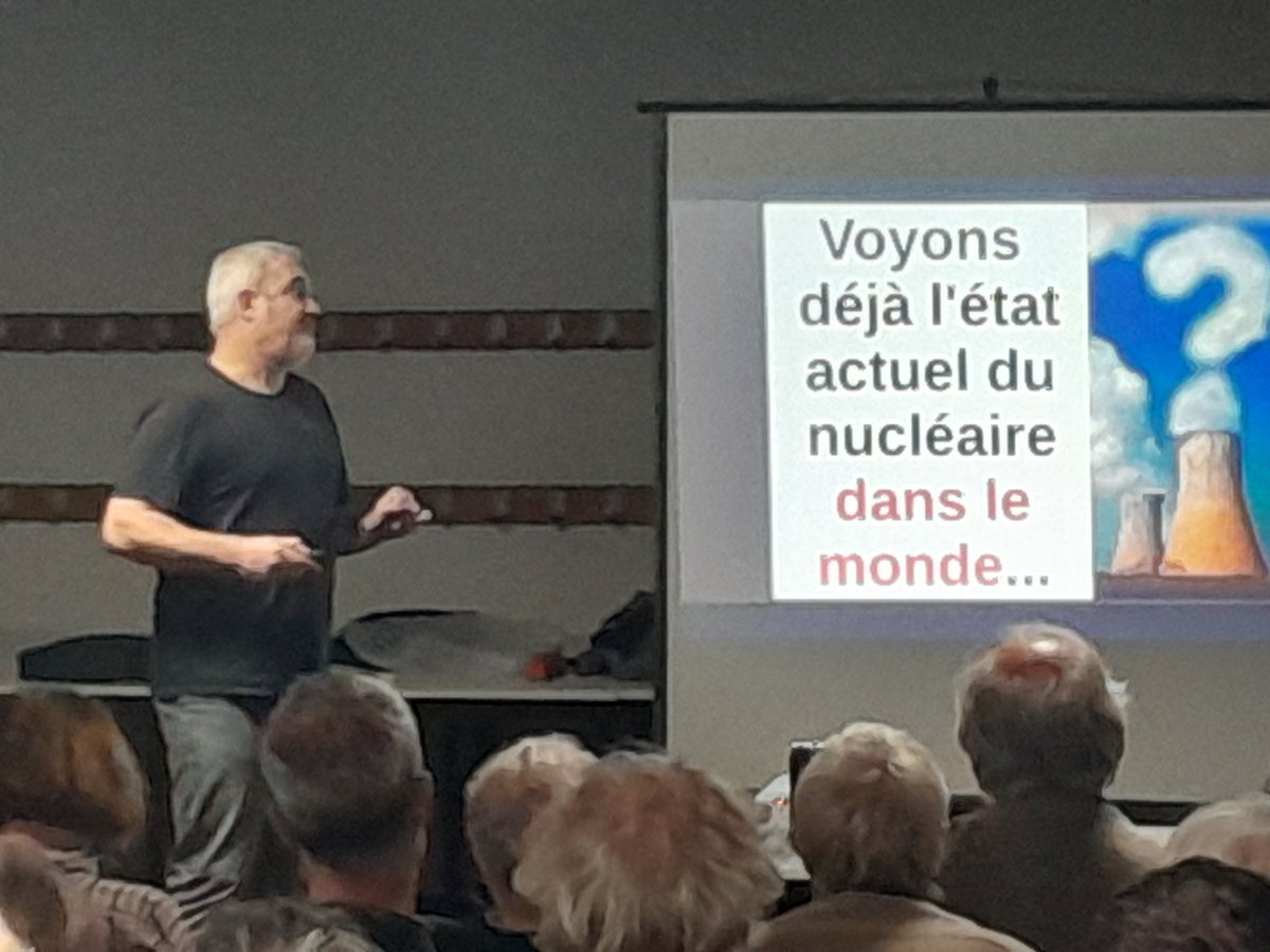 EffetdeSerre76's tweet photo. ☢️ Salle comble avec plus de 90 personnes ce soir à la Maison St Sever à Rouen pour la conférence citoyenne avec Stephane Lhomme, de l'Observatoire du Nucléaire.
Un grand merci ! 🙏
#StopEPR https://t.co/pUEiyCxuFF