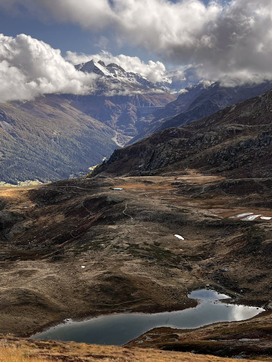 chamoissauvage's tweet photo. Thyon, Mont Rouge par les crêtes, retour par les gouilles @valaiswallis #thyon https://t.co/AKBhjd9ihb