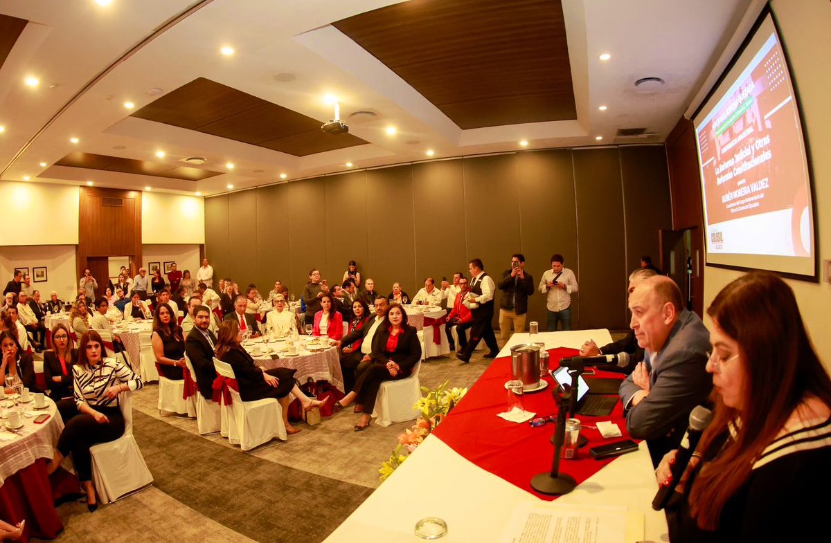 rubenmoreiravdz's tweet photo. En @CamaradeCom_GDL #Jalisco. Platicamos sobre la reforma al #PoderJudicial. Gran evento organizado por @Colosio2023 y su presidenta, mi amiga @HORTENSIANORONA .
Agradezco a nuestra presidenta del @PRIJALOFICIAL @LauHaro por acompañarnos.

@ramirohdezg 
@HContrerasZ https://t.co/Y8VLV3UNJJ