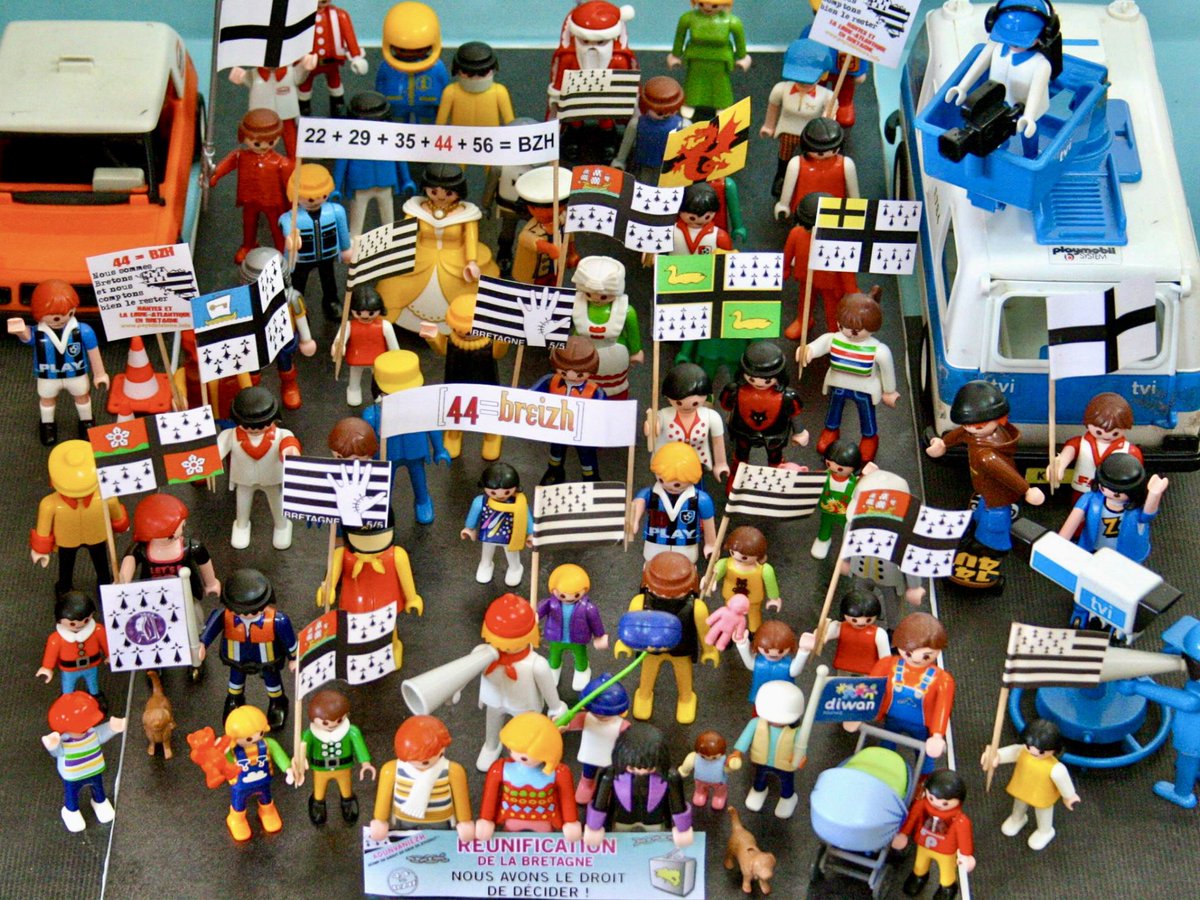 Tous à #Nantes #Naoned demain samedi 12 octobre pour la réunification de la #Bretagne ! Betek an trec’h ! ✊
« Playmobil, en avant l’Histoire ! »