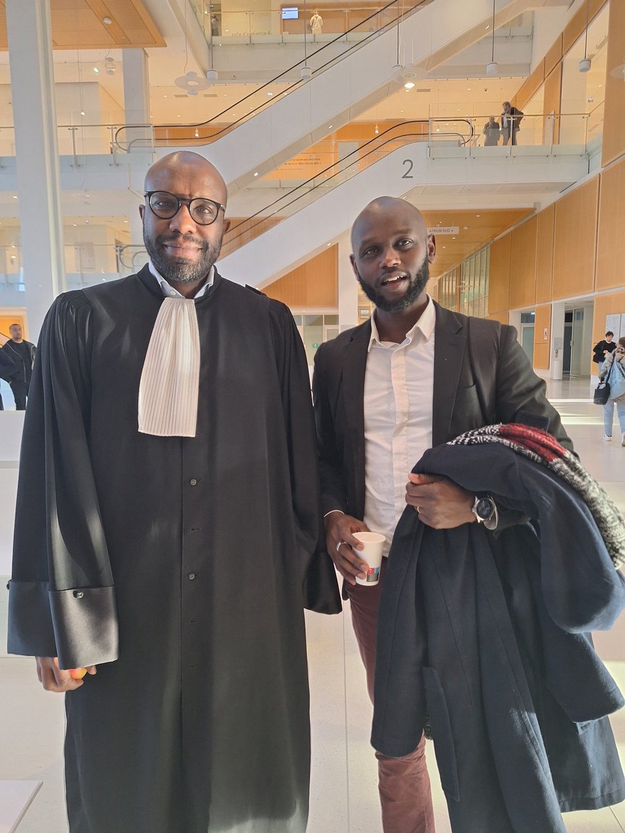 Au procès de Onana, j'ai été témoin d'une défense qui, dans un dernier souffle, prétend que nous sommes encore divisés. 

Elle évoque des monuments aux morts pour des équivalents des nazis et des collabos, tout en pissant plus haut que la réalité en prétendant que c'est le