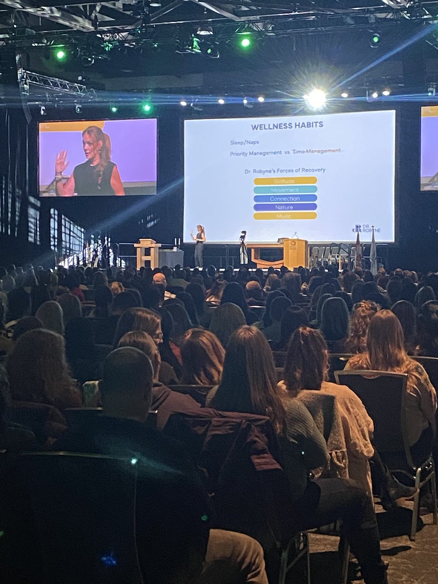 Thankful to start off this Thanksgiving Weekend with Christian Community Day! #ocsbCCDay #ocsbBeCommunity 

<a href="/MrsLucas_OCT/">Stephanie Lucas</a> <a href="/MrsGagnon_OCSB/">Mrs. Gagnon</a>