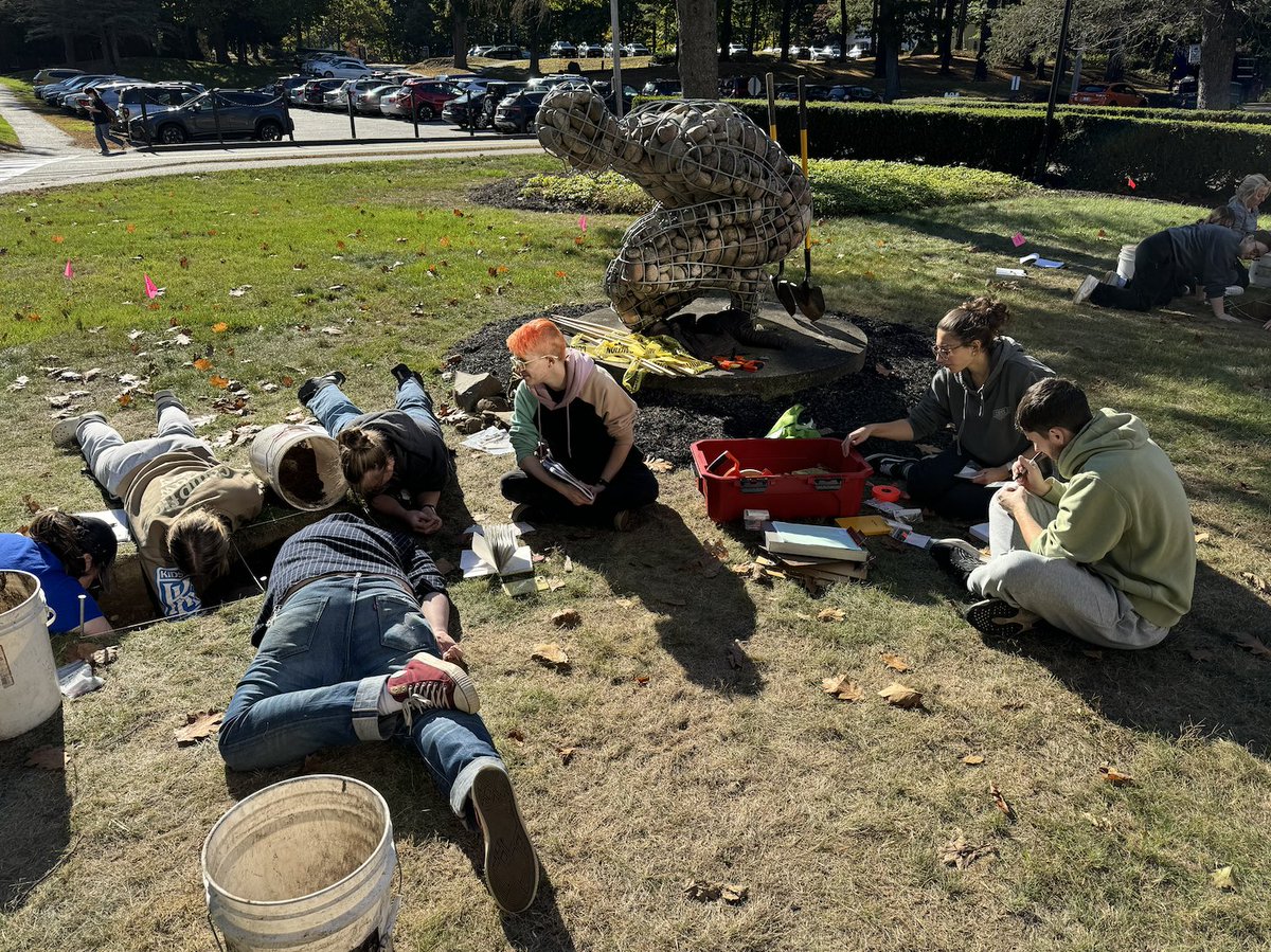 Our archaeological journey continues at UNE on the beautiful Maine  coast. Conclusions from last week were a bit off, but this week... answers are coming up in the spades. #History #Archaeology <a href="/unetweets/">University of New England</a> 
sites.une.edu/unepast/2024/1…
