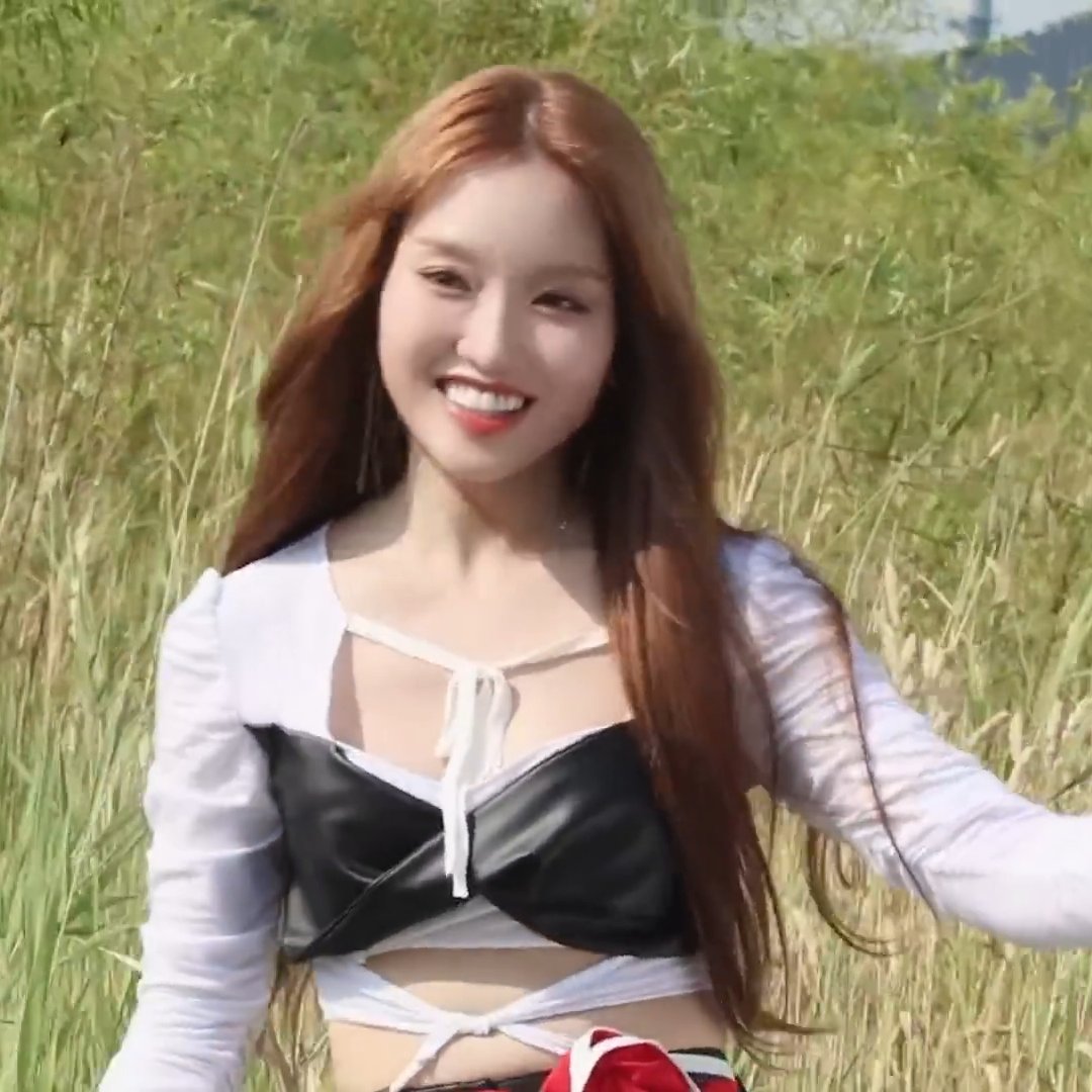 hourly gowon (@pgwnhour) on Twitter photo 